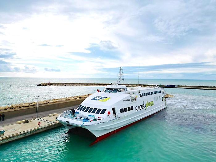catamarano ragusaxpress