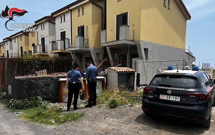 Carabinieri in un cantiere a Riposto per smaltimento illecito di materiale edilizio