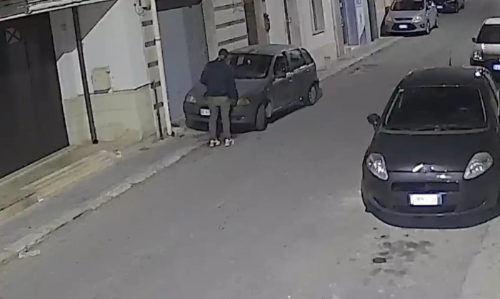 incendio auto vittoria