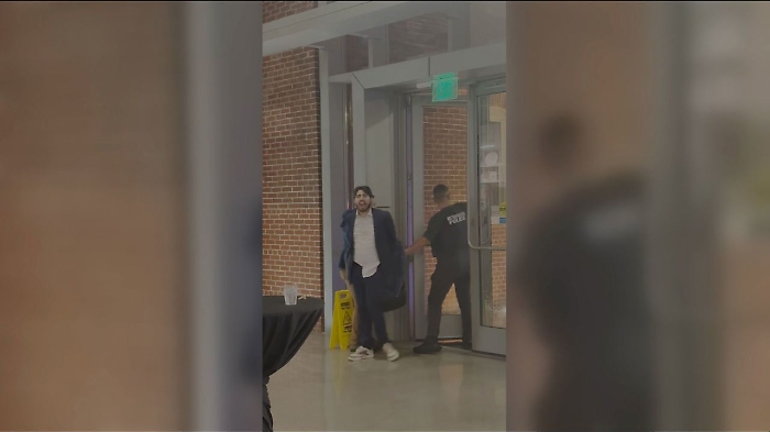 still-21643109-14297-742-still