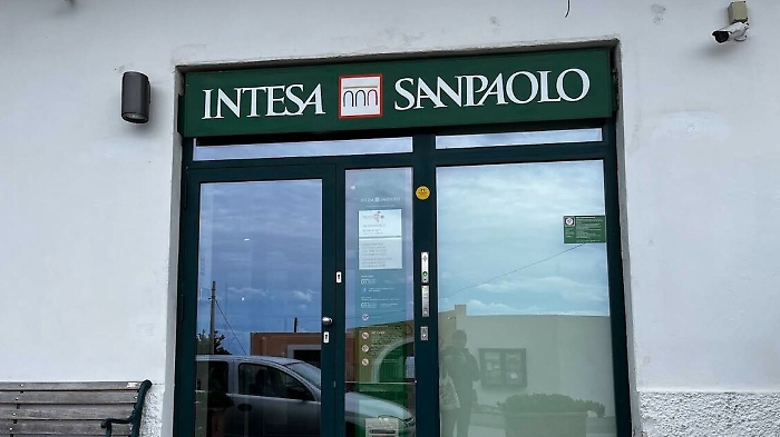 Intesa Sanpaolo rassicura tutti: &laquo;La filiale di Salina non chiuder&agrave;&raquo;