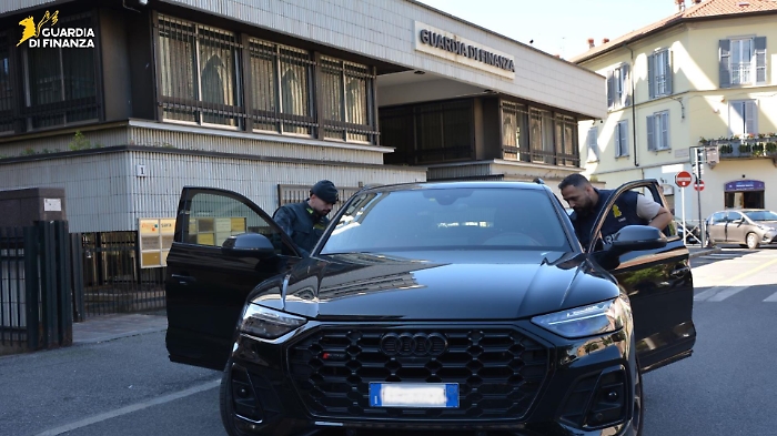 Prendeva in leasing auto di lusso ma non le restituiva: sequestrati 1,5 milioni a imprenditore