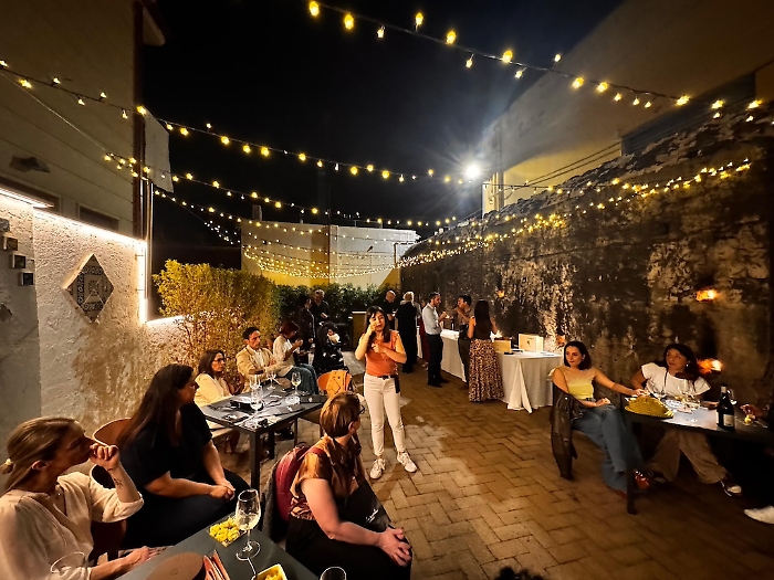 Riposto, al Piccolo Scalo ha preso il via il ciclo di incontri dedicati ai vini e ai sapori del territorio