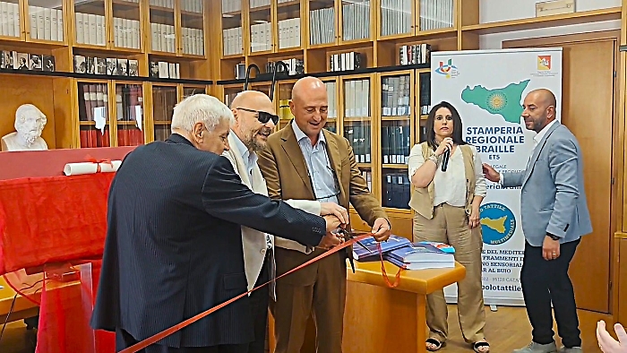 Uici, Stamperia Braille: l&rsquo;assessore Turano inaugura i nuovi macchinari