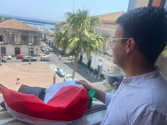 La bandiera della Palestina esposta al Municipio di Riposto