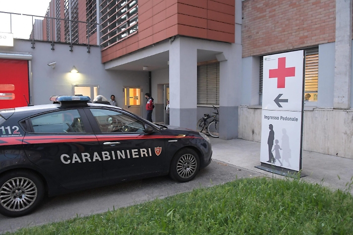 Uccide la moglie ricoverata in ospedale e si ammazza
