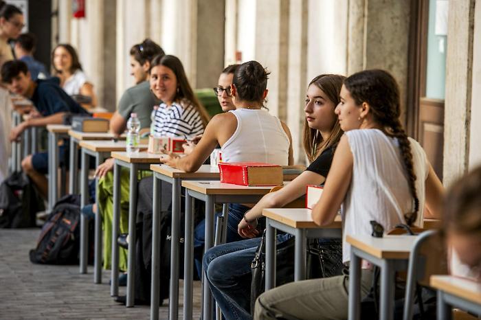 Maturità: il 43% ha scelto traccia sul rispetto, il 15% i social