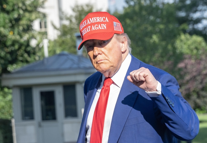 Trump: "Completato con successo attacco a 3 siti nucleari iraniani"