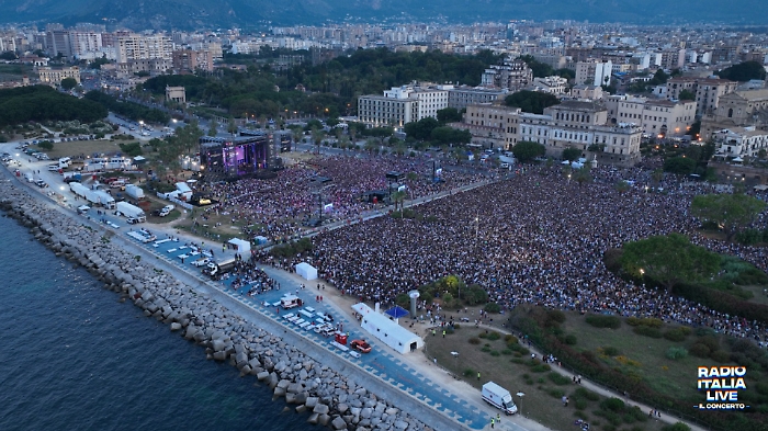 Radio Italia Live - Il Concerto accende Palermo con un inizio scintillante