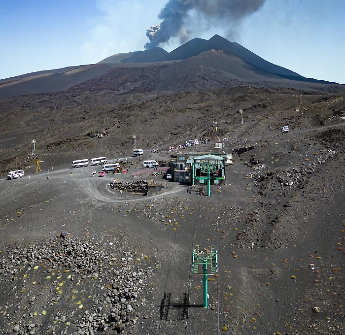 Eruzione, Funivia dell'Etna: &laquo;Sul versante Sud rispettati divieti, sul Nord il panico&raquo;