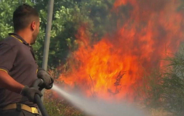 In Sicilia incendi a macchia di leopardo: roghi da Palermo a Catania