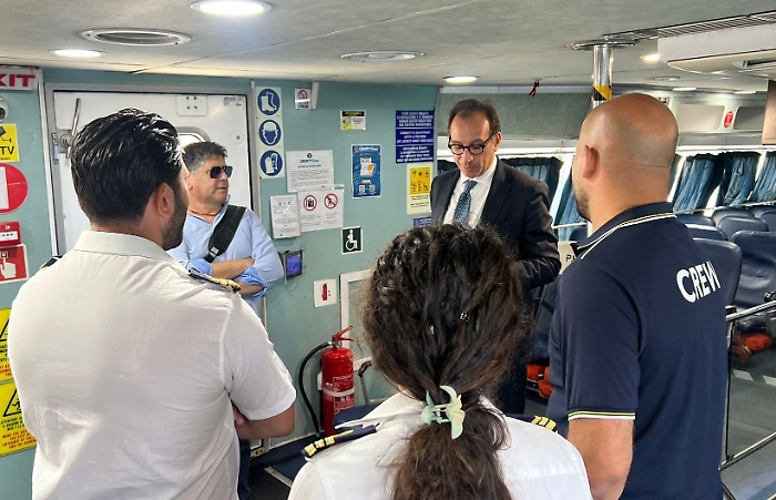 Da Ustica a Palermo in 4 ore, Aric&ograve;&nbsp;ispeziona aliscafo giunto in ritardo: &laquo;Da domani nuova imbarcazione&raquo;