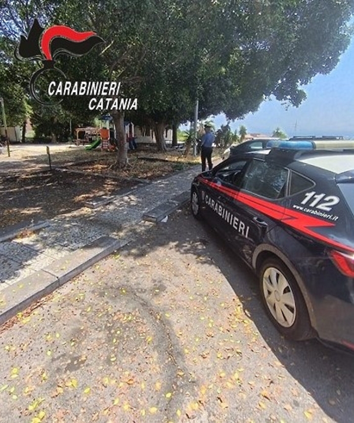 Catania, 15enne spacciava in un'area gioco per bambini a San Giorgio: arrestato