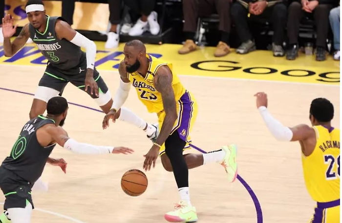 Basket, i Los Angeles Lakers ceduti dopo 46 anni per 10 miliardi di dollari