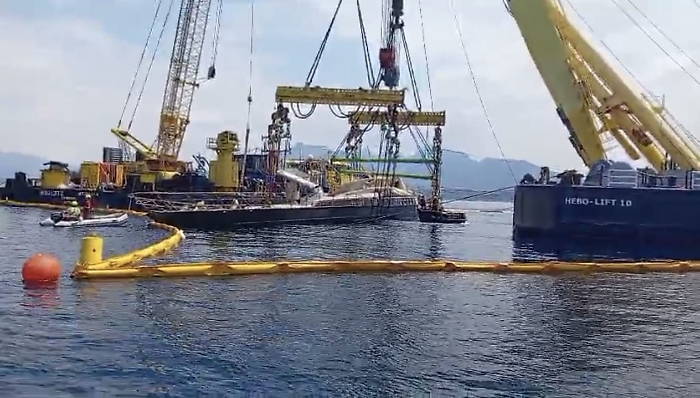 Bayesian, l'enorme albero lungo 72 metri sarà portato a galla tra domani e lunedì