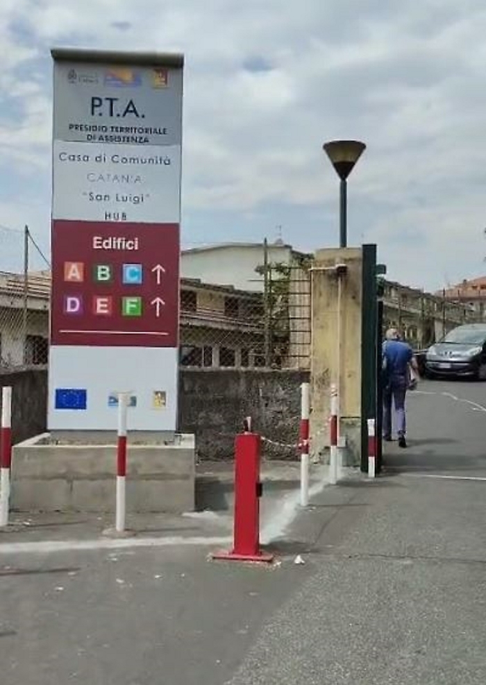 Catania: caos totale al parcheggio dell'ospedale San Luigi