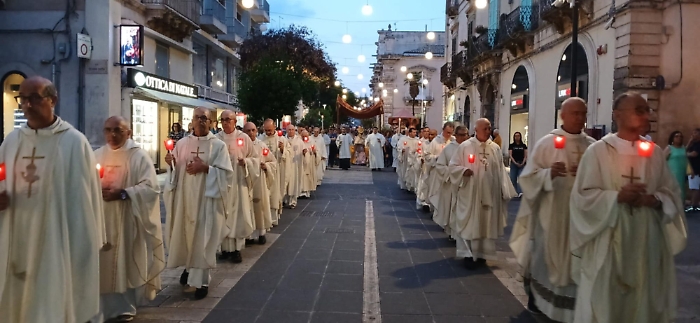 Ragusa, numerosi partecipanti alla processione del Corpus Domini