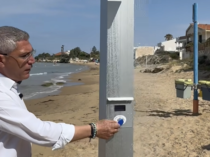 Santa Croce e le nuove docce lungo il litorale, ecco come funzionano