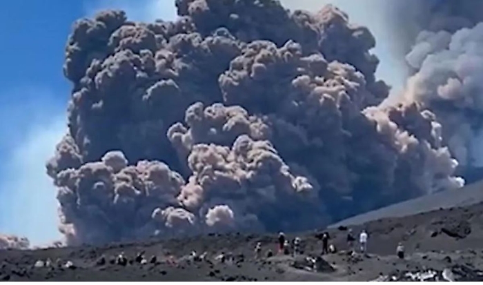 Dopo la paurosa eruzione e i turisti in fuga dall'Etna, sar&agrave; potenziato il presidio di accesso ai crateri sommitali