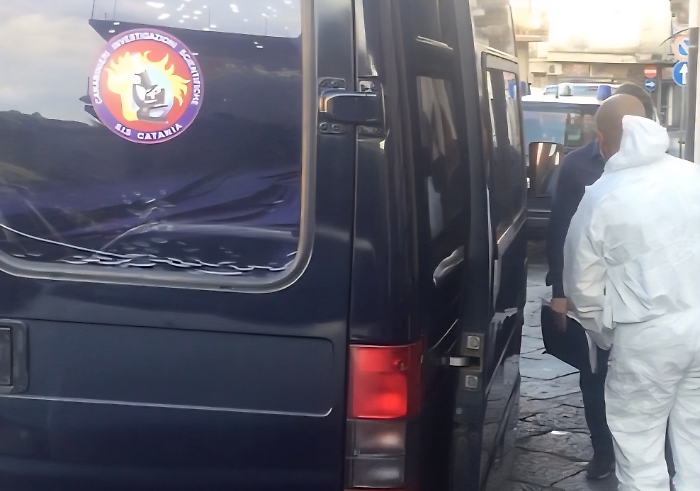 Nessuna pallottola vagante: a Nesima a sparare (accidentalmente) &egrave; stato il compagno minorenne della vittima