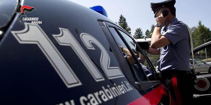 Comiso, scappa all'alt dei carabinieri e investe una bimba
