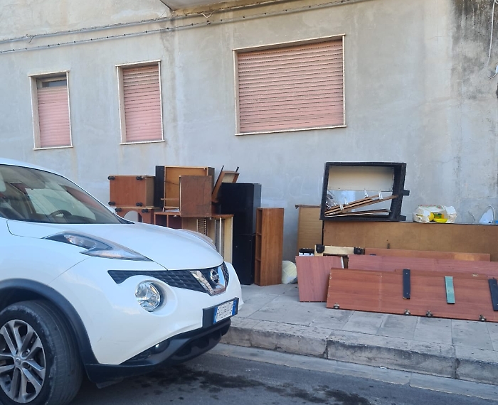 Vittoria, rifiuti abbandonati: la polizia municipale sanziona tre cittadini