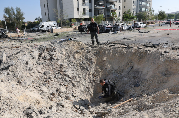 Idf, "Colpiti tre lanciamissili iraniani". E dopo il rinvio di Trump di un attacco all'Iran "scivola" il prezzo del petrolio