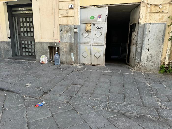 Lanciarono benzina contro una ragazza per un fidanzatino conteso: due donne a processo