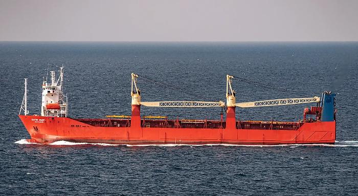 La nave russa "sospetta" nel Mediterraneo, da Sigonella si alza in volo l'aereo per la sorveglianza