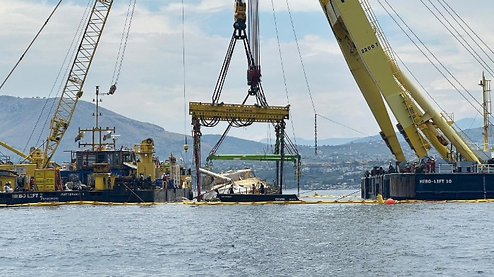 Il Bayesian è tornato in superficie: ora si saprà perché e per colpa di chi è affondato