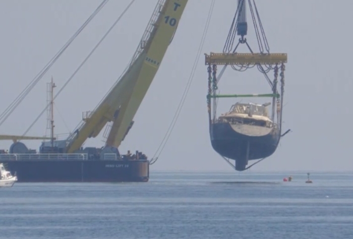 Bayesian sollevato: al via le operazioni per svuotarlo di 18 mila litri di carburante