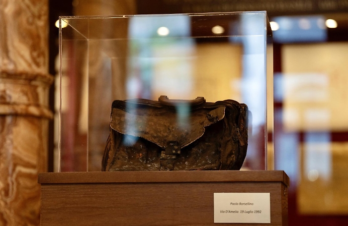 La borsa di Borsellino alla Camera: simbolo di verit&agrave; e monito nella lotta alla mafia