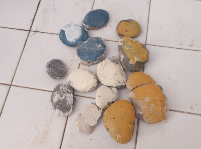 Scoglitti, lancio di pietre davanti alle scuole: la denuncia di una cittadina