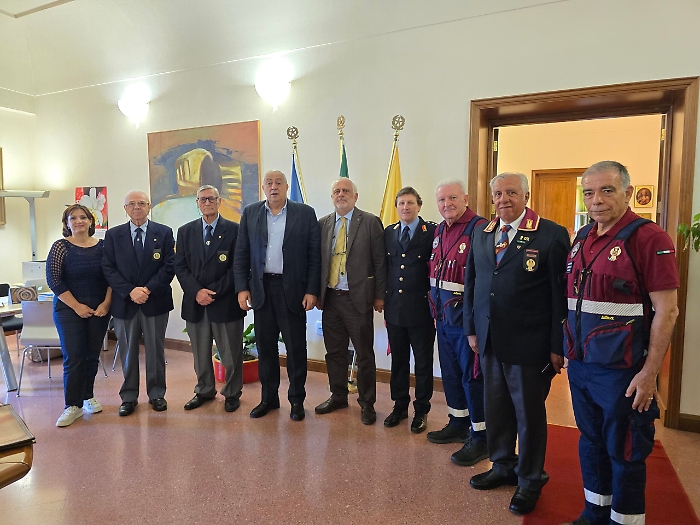 "Nonni vigile", a Palermo l'iniziativa di volontariato per la viabilit&agrave; davanti le scuole