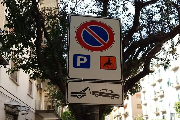 Parcheggi per i disabili occupati, a Palermo un'app per segnalare gli abusi