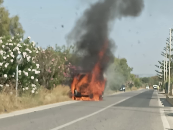Ispica, si incendia un mezzo della ditta che si occupa della raccolta dei rifiuti