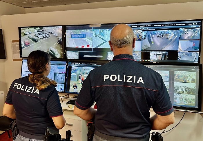 Catania: ruba un paio di occhiali da sole in aeroporto, individuato e denunciato dalla polizia