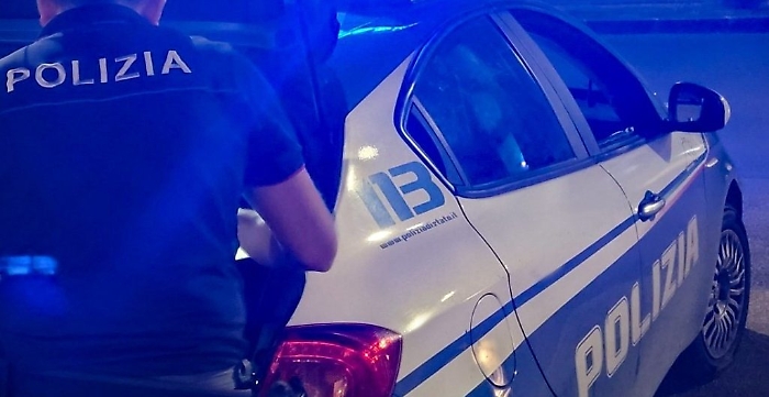 Riesce a rubare un'auto in viale M. Rapisardi ma i poliziotti lo notano e lo inseguono: arrestato