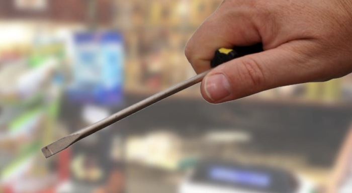 Marina di Ragusa, rapina minori minacciandoli con un cacciavite. Preso un ventenne