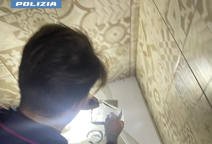 Catania, scoperta a San Cristoforo un'abitazione adibita a "piazza di spaccio"