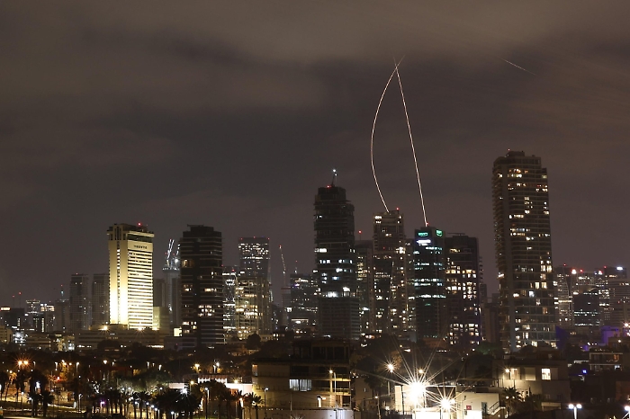 Conflitto tra Israele e Iran: Trump parla di pace ma non esclude il coinvolgimento degli Usa