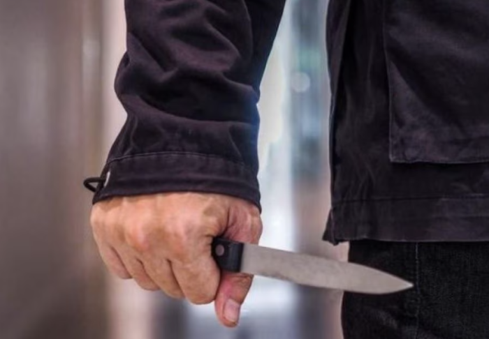 Marina di Ragusa, la ragazza di 16 anni &egrave; stata aggredita a colpi di coltello da cucina e non strangolata