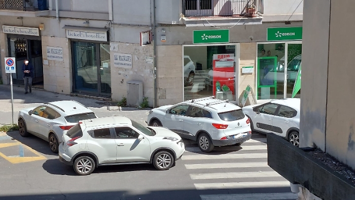 Catania: quattro infrazioni in una foto