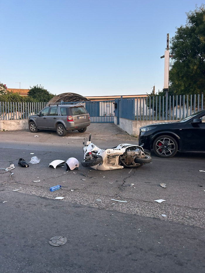 Vittoria, incidente stradale: ferito un centauro