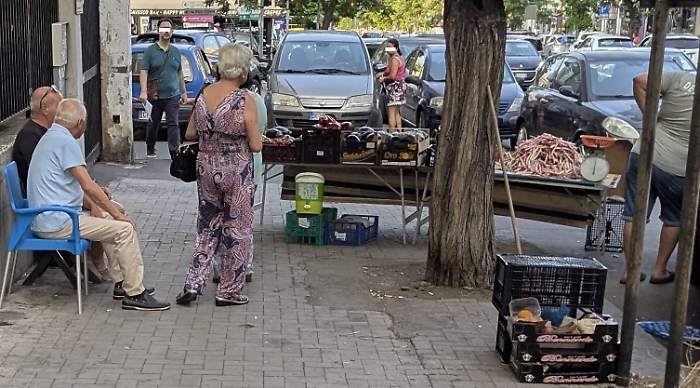 Pedoni sul marciapiede? Al Viale Rapisardi di Catania &egrave; impossibile