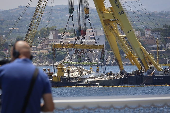 La "maledizione" del Bayesian continua: ingegnere resta ferito in un incidente stradale