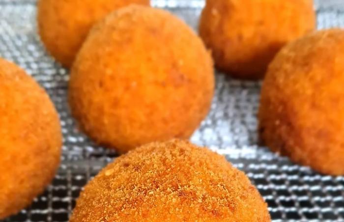 L'arancina siciliana diventa simbolo di pace: l'iniziativa a Caltanissetta