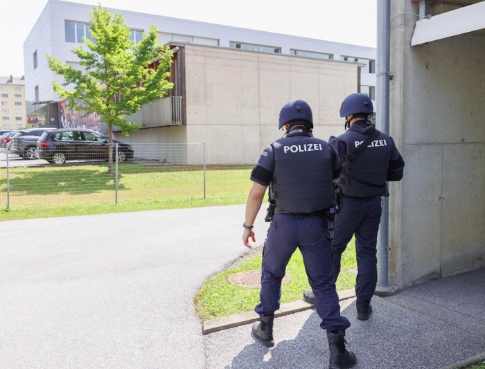 Sparatoria in una scuola a Graz, studente spara e poi si suicida, almeno 10 vittime