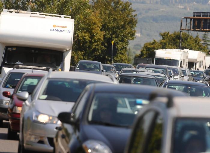 Autostrada A19 Palermo-Catania, traffico intenso con code chilometriche