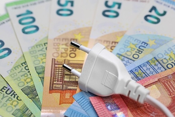 Bollette luce e gas, ultimi giorni per risparmiare fino a 200 euro: da luglio arriva il maxi-sconto